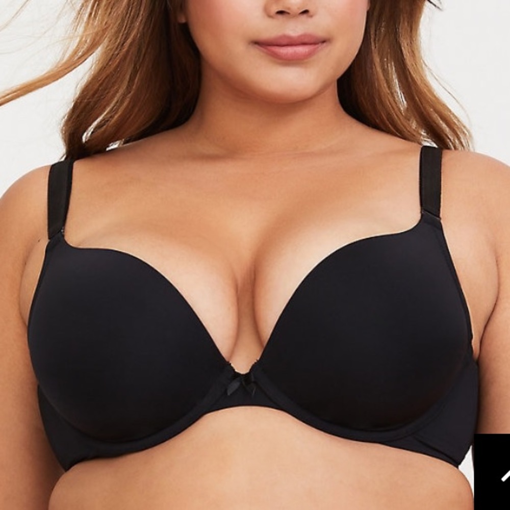 NWOT MICROFIBER 360° BACK SMOOTHING PUSH-UP PLUNGE